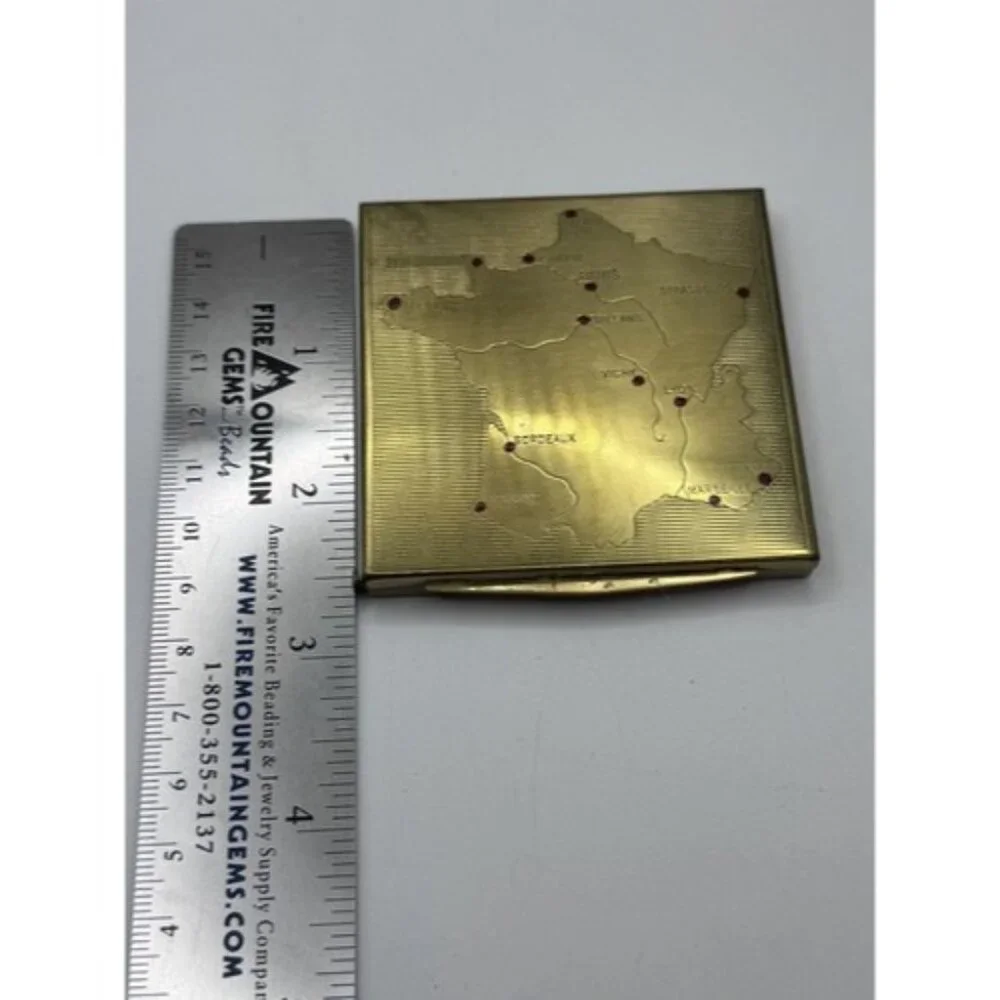 Vintage Brass Gold Tone Mirrored Powder Compact Wi this vintage
